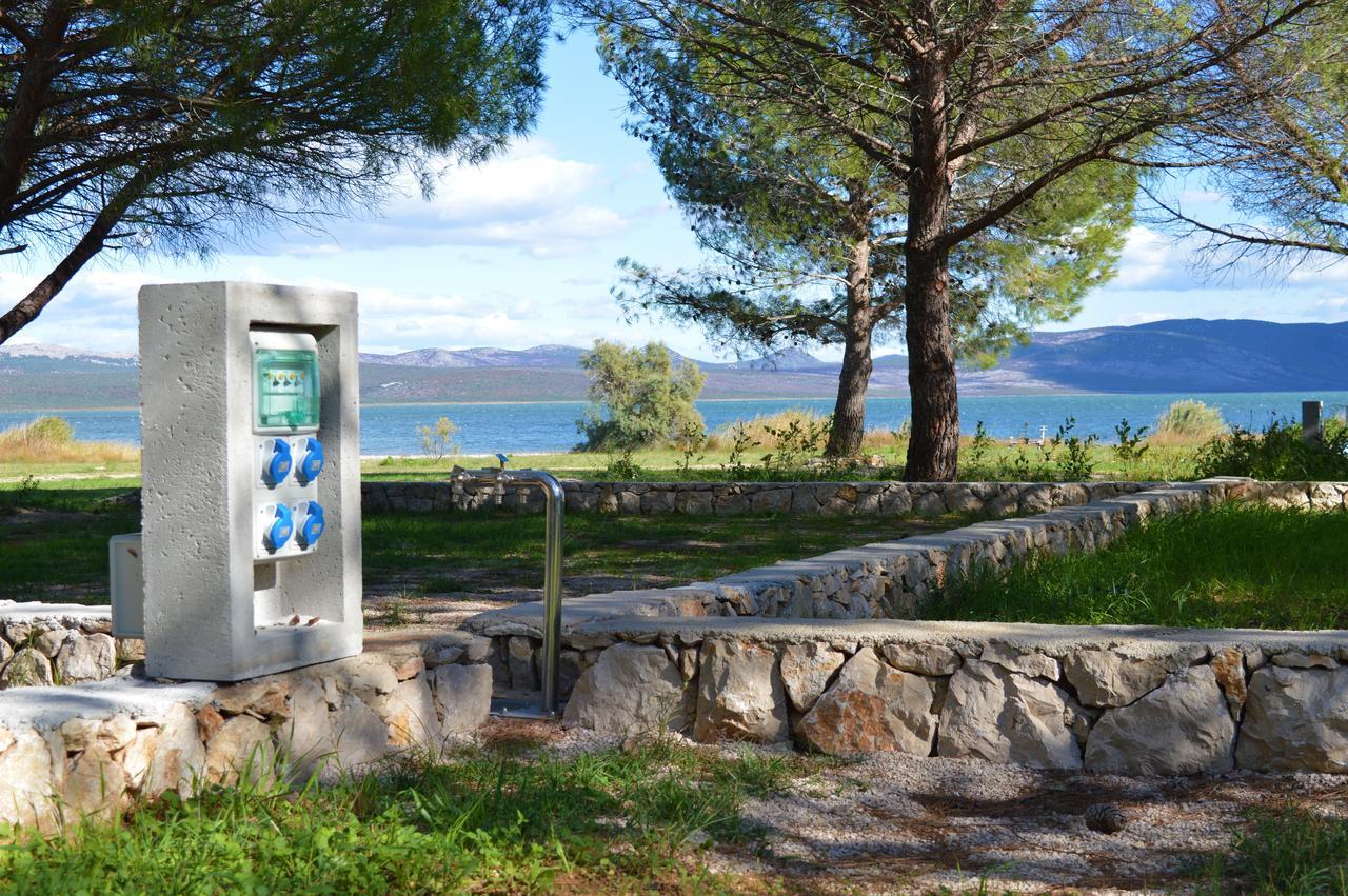 Camping Vransko Jezero - Crkvine Pakostane Exterior photo